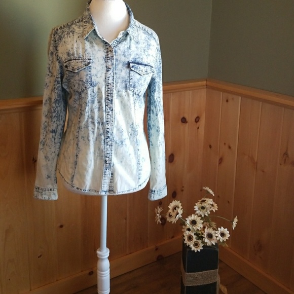 Ali & Kris Tops - Acid Wash Chambray Cotton Top (XL)